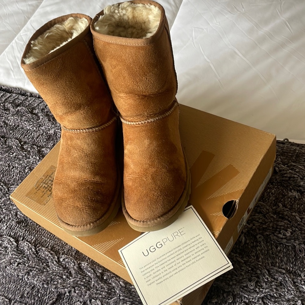 Women’s UGG classic Short